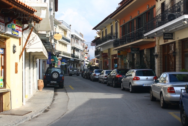 Delphi - Narrow one-way streets through the town